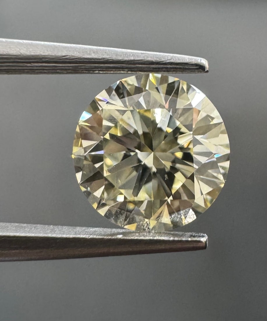 Loose Diamond - ROUND 1.0ct O-P VS2: Loose Diamond - ROUND 1.0ct O-P VS2 Source: Natural Shape: ROUND Carats: 1.0 Color: O-P Certification: GIA Video: