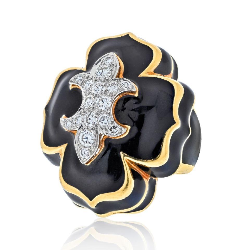 David Webb Fleur De Lis Ring Platinum 18K Gold Diamond Enamel Size 6.5: David Webb Fleur De Lis Ring Platinum 18K Gold Diamond Enamel Size 6.5 Estate David Webb statement cocktail ring featuring a fleur de lis motif with black enamel and round brilliant diamonds. Crafted 