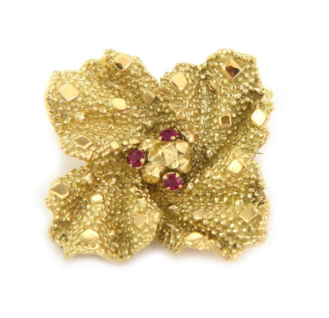 Tiffany & Co. Vintage 18k Yellow Gold Floral Brooch with 3 Rubies: Tiffany & Co. Vintage 18k Yellow Gold Floral Brooch with 3 Rubies This exquisite vintage brooch from Tiffany & Co. showcases a stunning design crafted from 18k yellow gold. The brooch features beautif