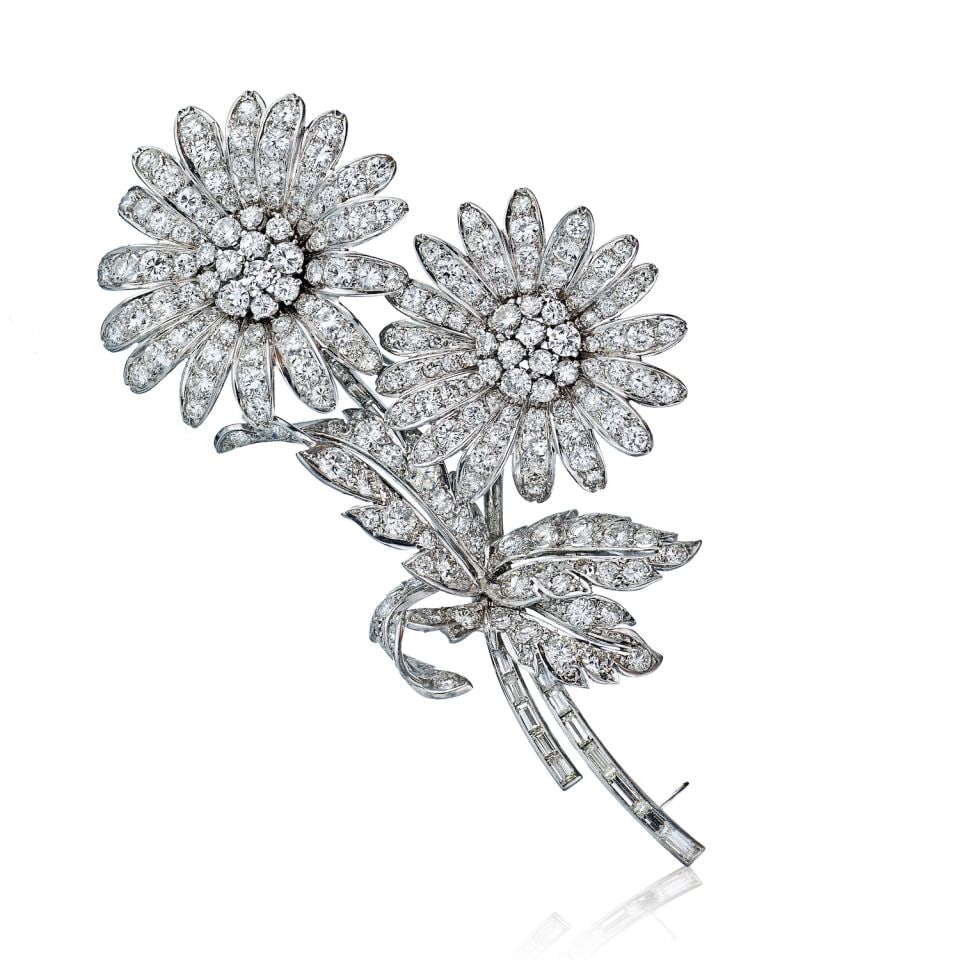 Platinum Diamond Sunflower Flower Brooch 20 Cts: Platinum Diamond Sunflower Flower Brooch 20 Cts Pre-owned flower brooch crafted in platinum and designed in a sunflower motif. It is accented with approximately 20 carats of diamonds. Specifications I