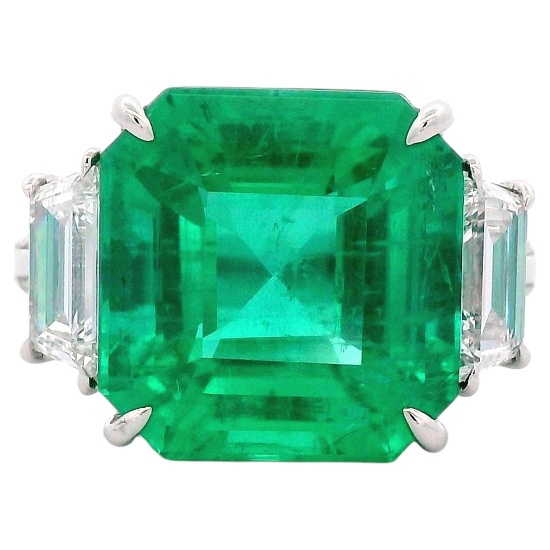 Brazilian Emerald 3 Stone Platinum Ring GIA 7.50ct: Brazilian Emerald 3 Stone Platinum Ring GIA 7.50ct Contemporary 3-stone ring featuring a natural vivid green Brazilian emerald with trapezoid-cut diamonds and additional round brilliant diamond accent