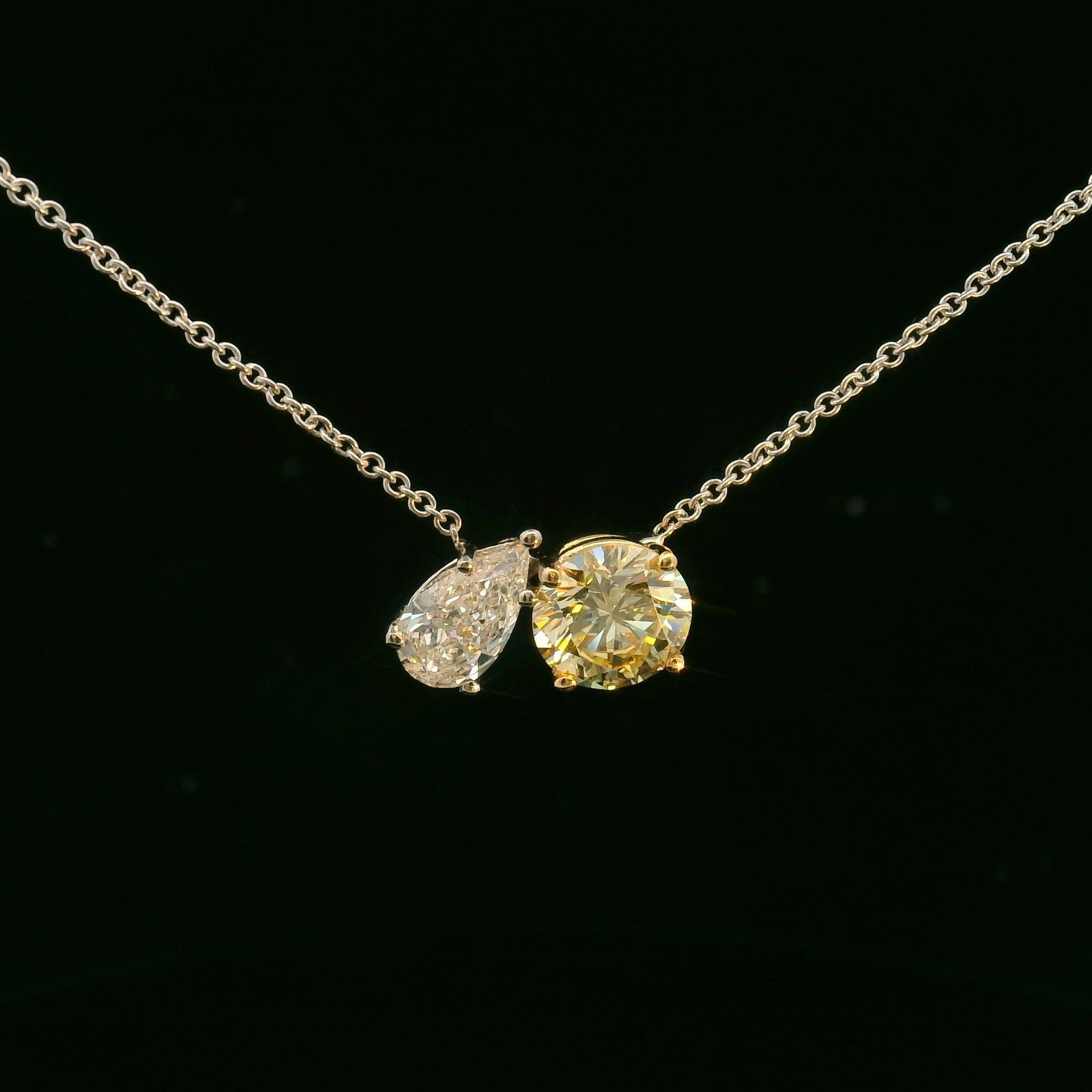 Loose Diamond - ROUND 2.0ct Fancy Light Yellow VS1: Loose Diamond - ROUND 2.0ct Fancy Light Yellow VS1 Source: Natural Shape: ROUND Carats: 2.0 Color: Fancy Light Yellow Certification: GIA The Diamond Depot Guarantee: All items in this auction are guar