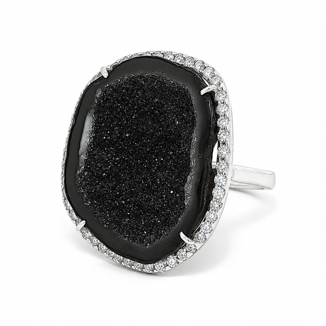18k White Gold Cocktail Ring with Druzy Geode and Diamond Pave Size 6: 18k White Gold Cocktail Ring with Druzy Geode and Diamond Pave Size 6 Pre-owned cocktail ring featuring a custom-cut black druzy geode accented by round brilliant-cut natural genuine diamonds in a pav
