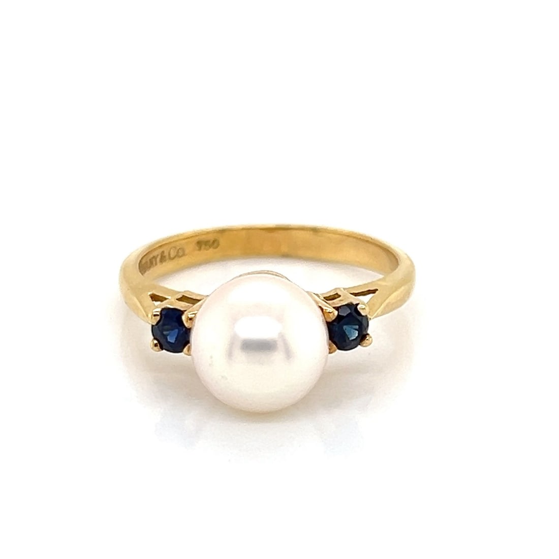 Tiffany & Co. Dome Ring 18k Yellow Gold Pearl Sapphire Size 5: Tiffany & Co. Dome Ring 18k Yellow Gold Pearl Sapphire Size 5 Pre-owned Tiffany & Co. dome ring crafted in 18k yellow gold, featuring a round white pearl centerpiece with sapphire accents. Professiona