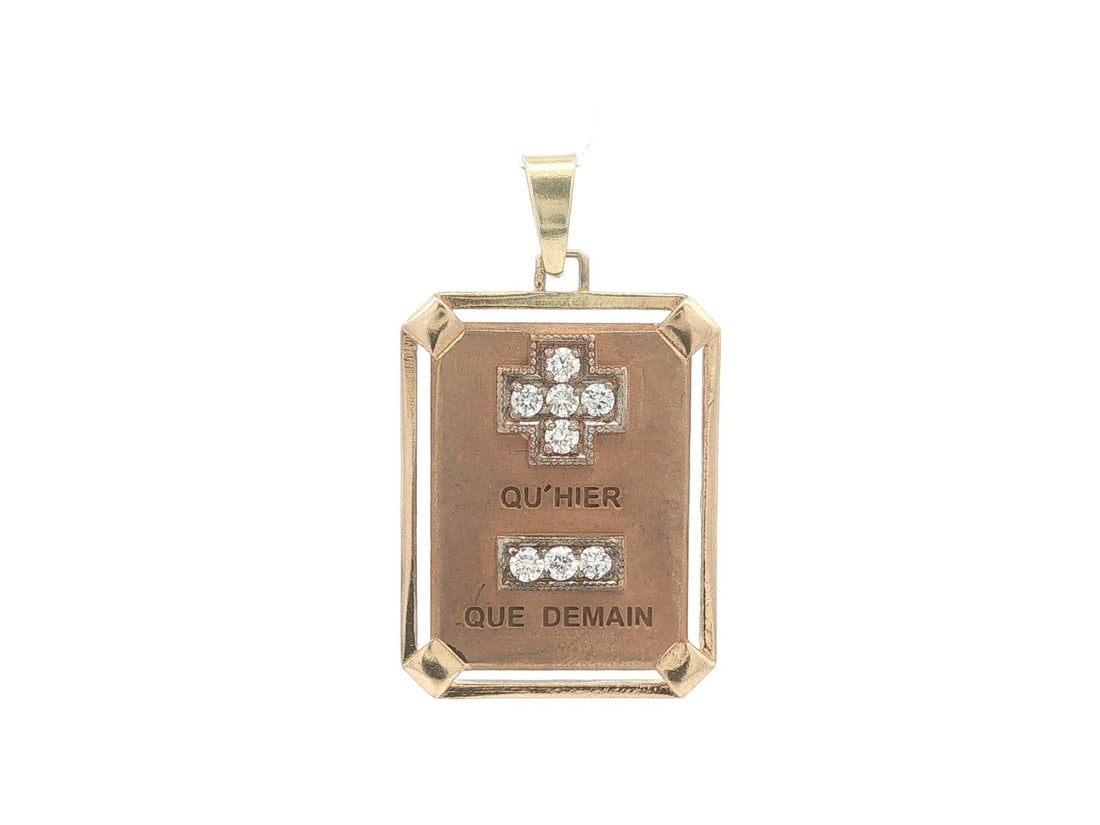 Vintage 16-18k Yellow Gold Love Token Pendant with 8 Diamonds: Vintage 16-18k Yellow Gold Love Token Pendant with 8 Diamonds Vintage love token pendant in solid yellow gold, featuring the inscription "Qu'hier Que Demain" and accented with natural round brilliant 
