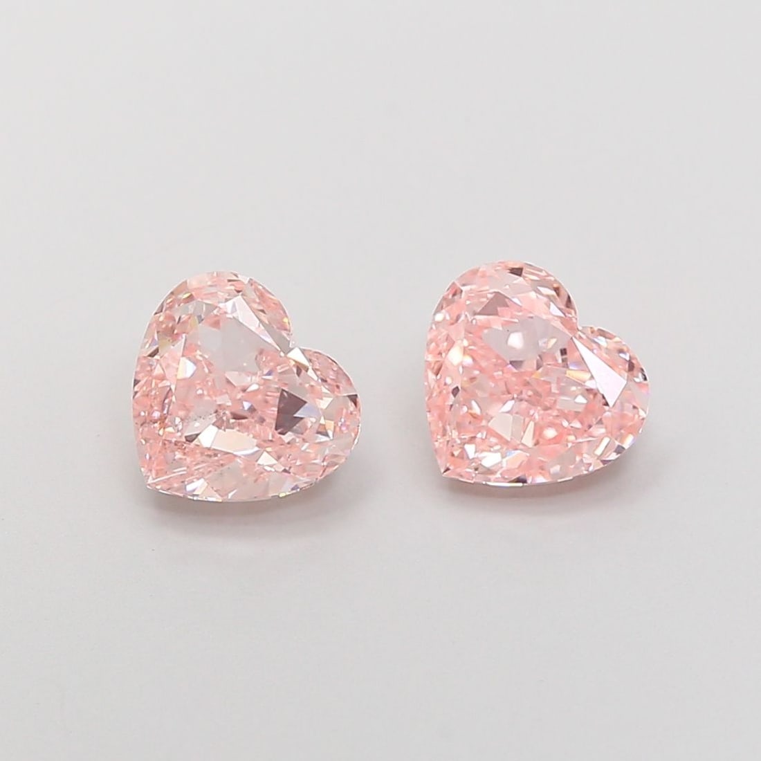 Loose Diamond - HEART 1.54ct Fancy Intense Pink VS2: Loose Diamond - HEART 1.54ct Fancy Intense Pink VS2 Source: This is a real non-mined Diamond that has been grown in a lab Shape: HEART Carats: 1.54 Color: Fancy Intense Pink Certification: IGI Video: