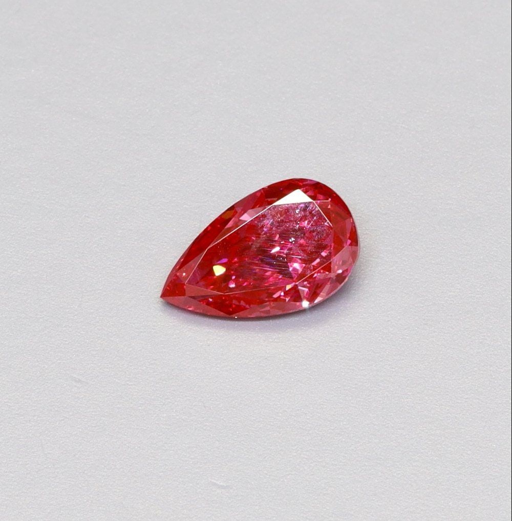 Loose Diamond - PEAR 1.0ct Fancy Vivid Pink VS1: Loose Diamond - PEAR 1.0ct Fancy Vivid Pink VS1 Source: This is a real non-mined Diamond that has been grown in a lab Shape: PEAR Carats: 1.0 Color: Fancy Vivid Pink Certification: IGI Video: