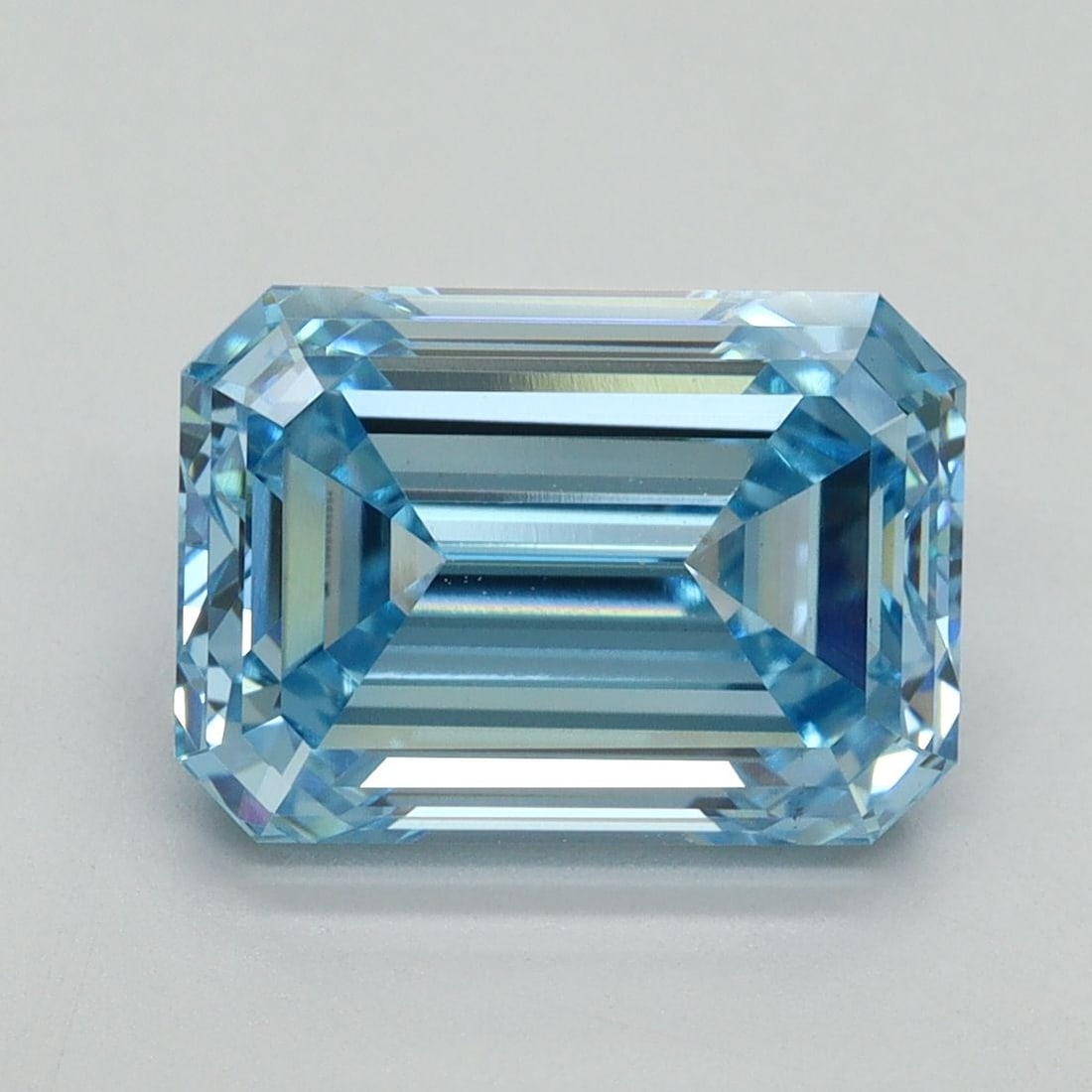 Loose Diamond - EMERALD 4.01ct Fancy Vivid Blue VS1: Loose Diamond - EMERALD 4.01ct Fancy Vivid Blue VS1 Source: This is a real non-mined Diamond that has been grown in a lab Shape: EMERALD Carats: 4.01 Color: Fancy Vivid Blue Certification: IGI Video: