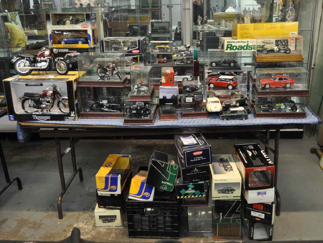 Large Estate Group of Die Cast Model Cars (1 of 5)