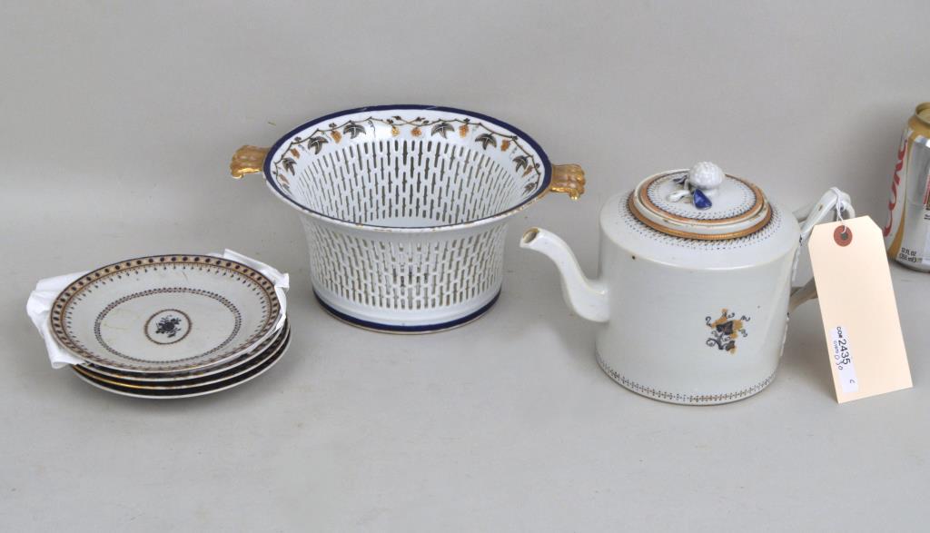 Six Chinese Export Porcelain Items (1 of 6)