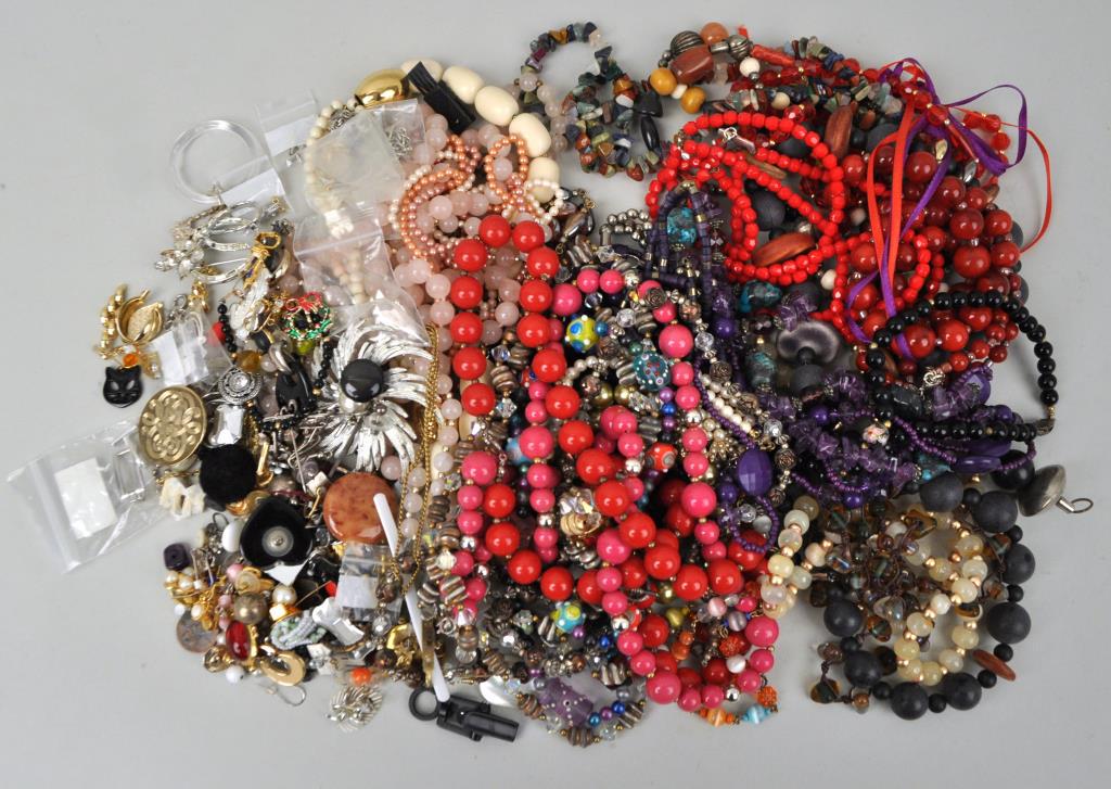 Discovery Group Miscellaneous Costume Jewelry (1 of 4)