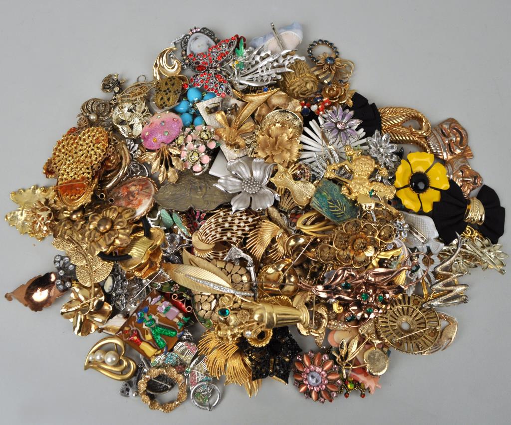 Discovery Group Costume Pins (1 of 3)