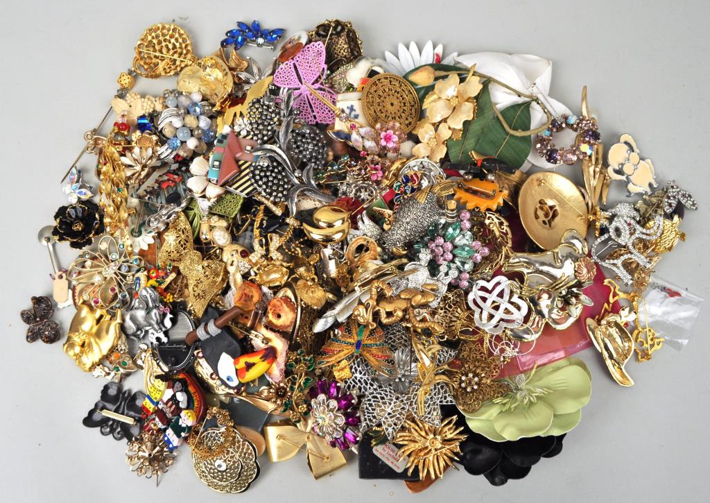 Discovery Group Costume Pins (1 of 4)