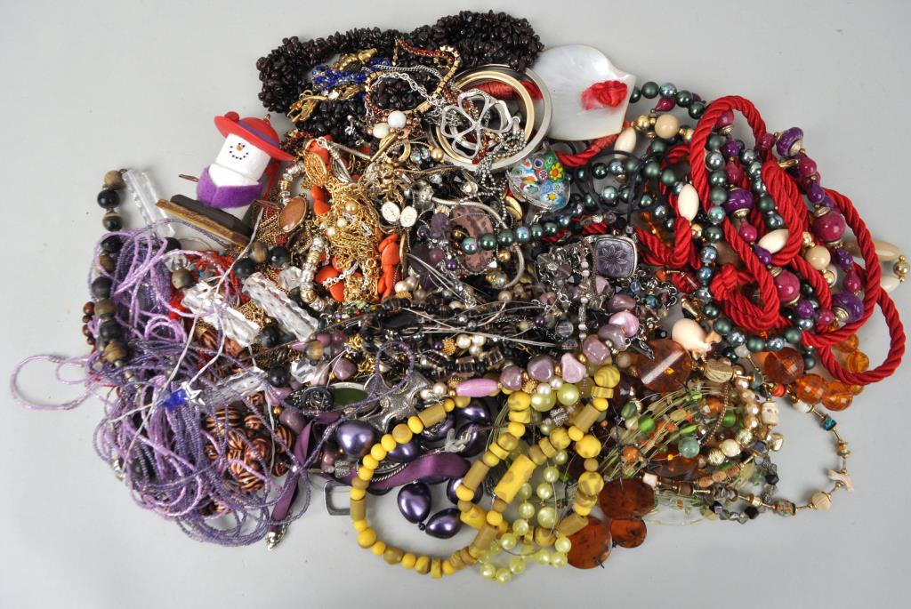 Discovery Group Costume Necklaces (1 of 4)