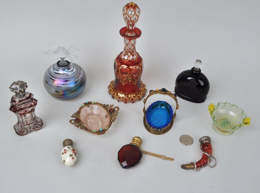 Group Ten Victorian Ladies' Dressing Articles (1 of 2)