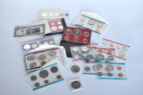Group of US Mint Sets, Three $2 Bills: Group of United States mint sets of various dates, together with two US proof sets, a cased assembled set, a cased Bicentennial Eisenhower silver dollar, two Eisenhower Bicentennial silver dollars, on