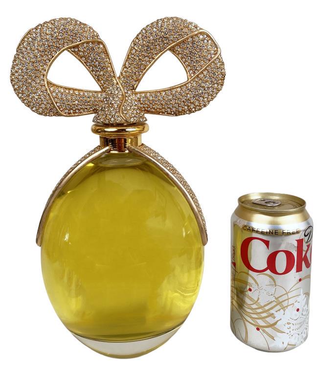 Elizabeth Taylor "White Diamonds" Factice (1 of 4)