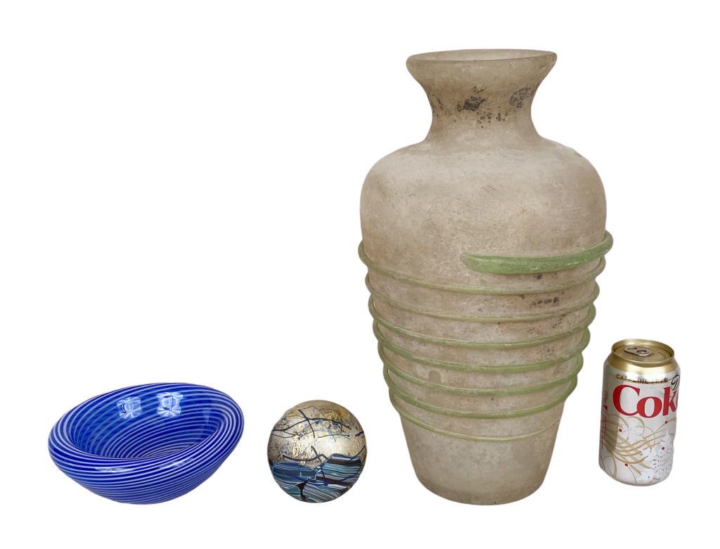 Three Art Glass Decorative Arts Items (1 of 10)