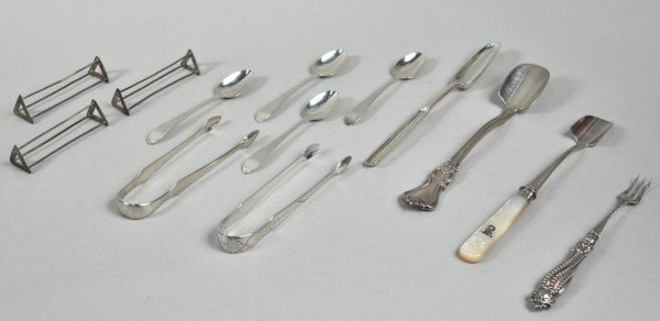 Group 13 English Silver Articles, 18th/19th C.: Group of English silver articles, comprising a George III Irish marrow scoop, Michael Keating, Dublin, circa 1775; a Victorian silver cheese scoop, George Adams, London, 1851, in the Albert pattern; a