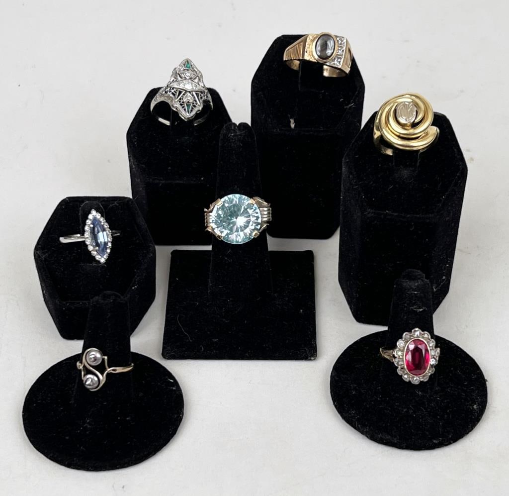 Group Seven Gold Rings (1 of 5)