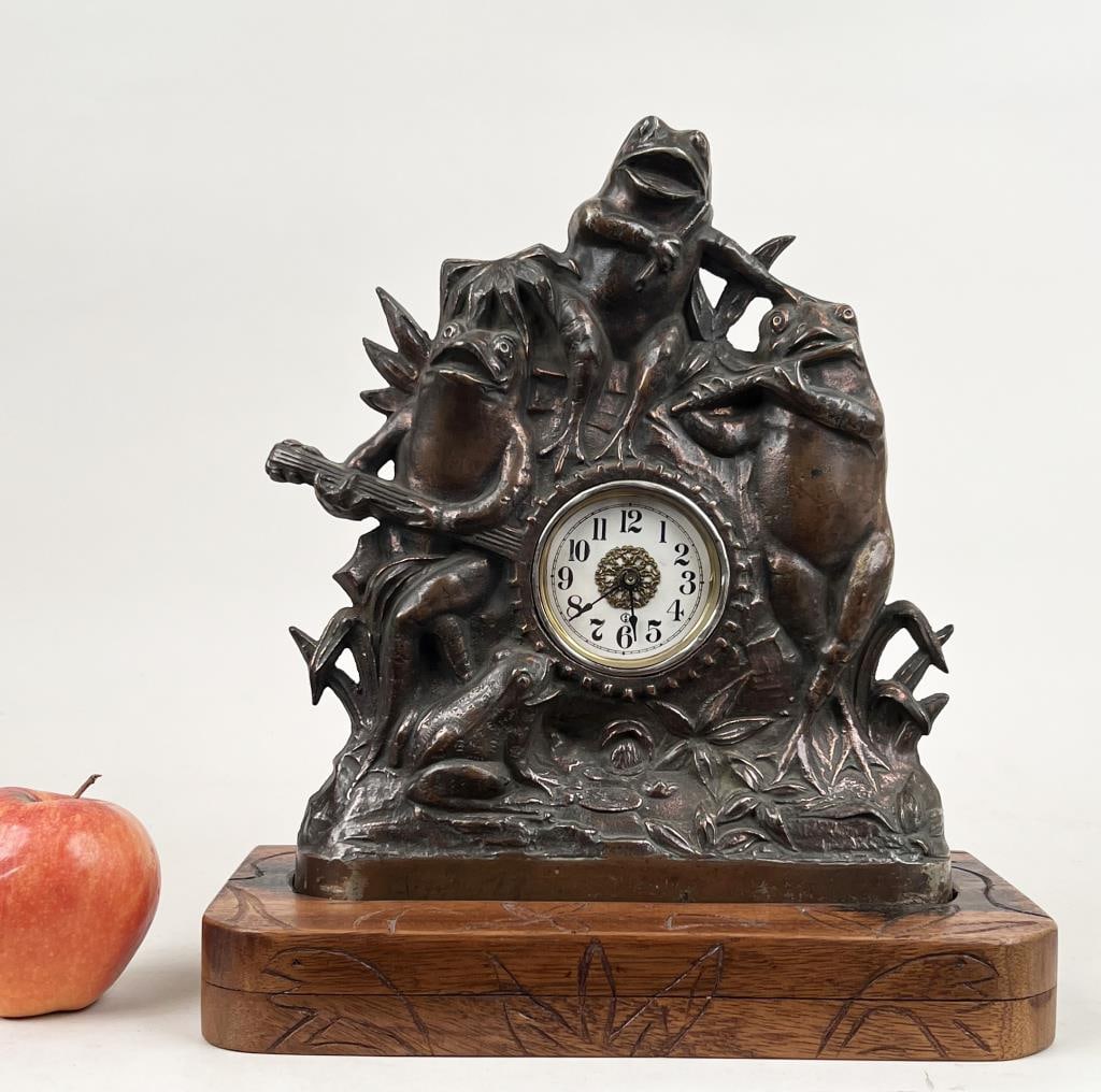 Whimsical Metal Frogs Clock (1 of 5)
