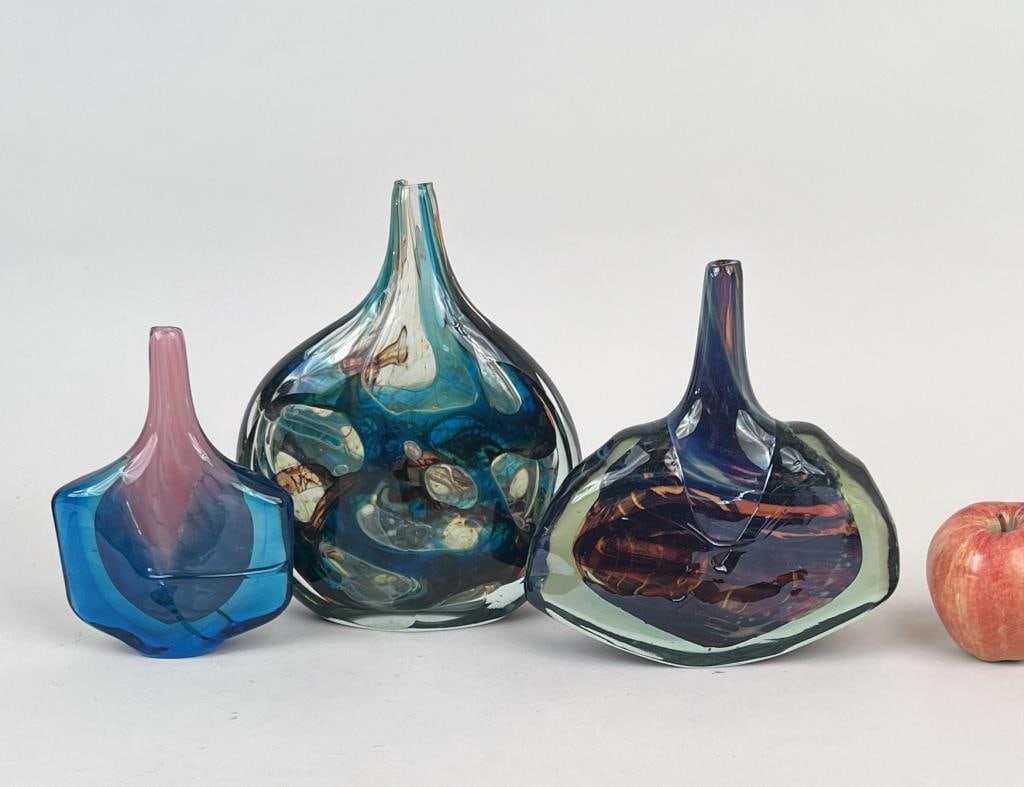 Three Medina Art Glass Vases (1 of 11)