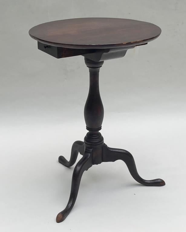 American QA Painted Round Top Candlestand/Drawer (1 of 8)