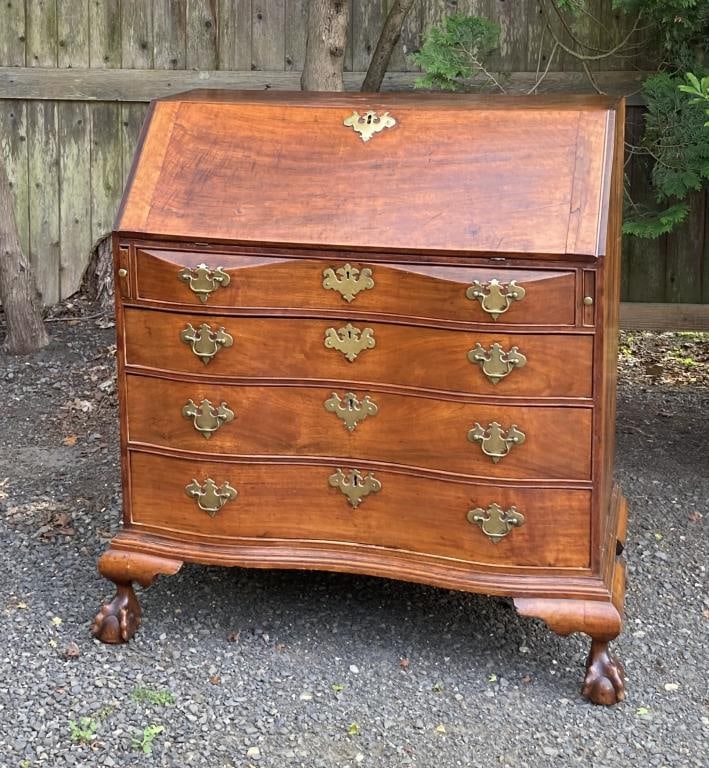 Chippendale Walnut Oxbow Desk (1 of 8)