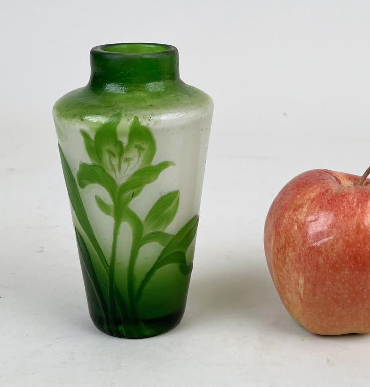 Muller Croismare Cameo Glass Vase: signed "Croismare Nancy". 5 3/4" high, 3 1/4" diameter.