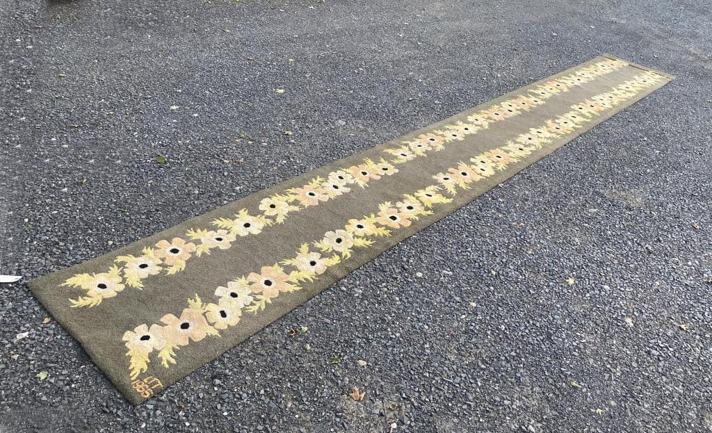 Folk Art Floral Hooked Rug Runner - LTT 1965 (1 of 10)