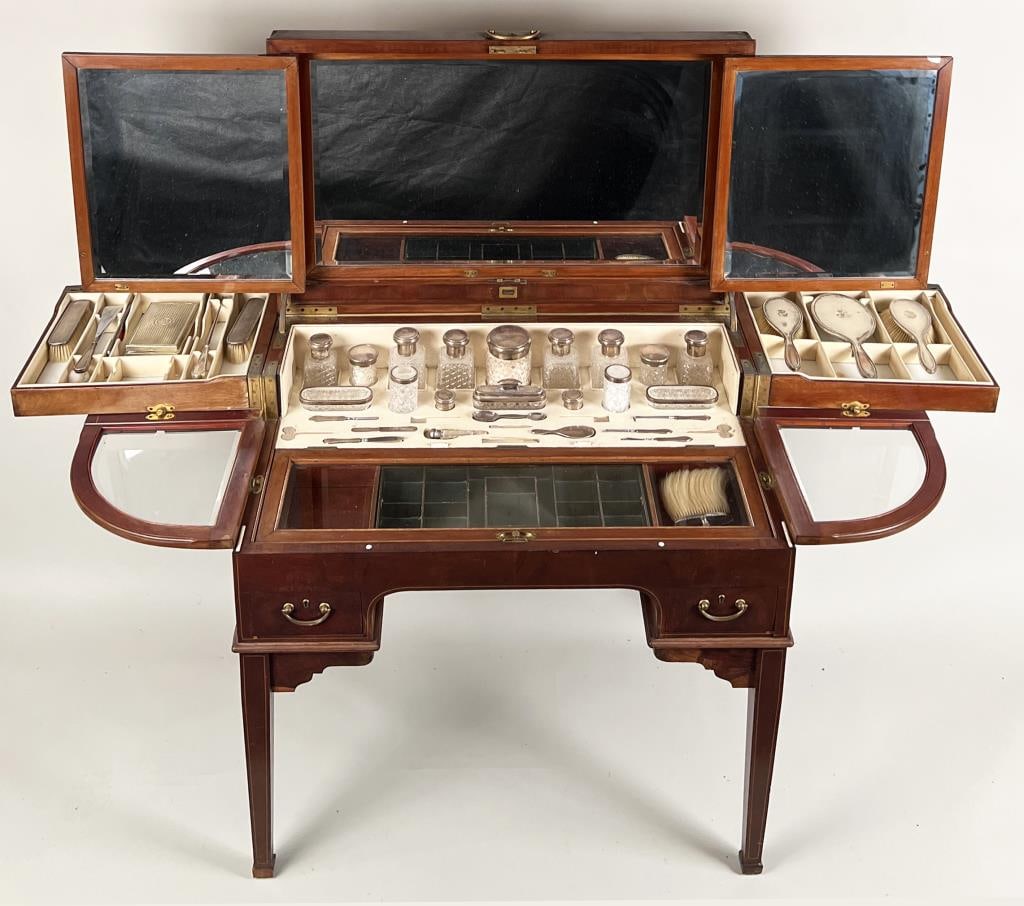 Georgian Mahogany Fitted Ladies' Dressing Chest (1 of 16)