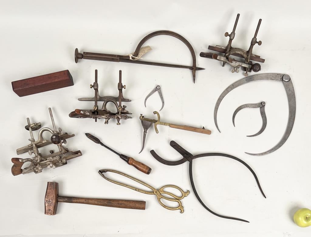 Group Antique Tools & Implements (1 of 7)