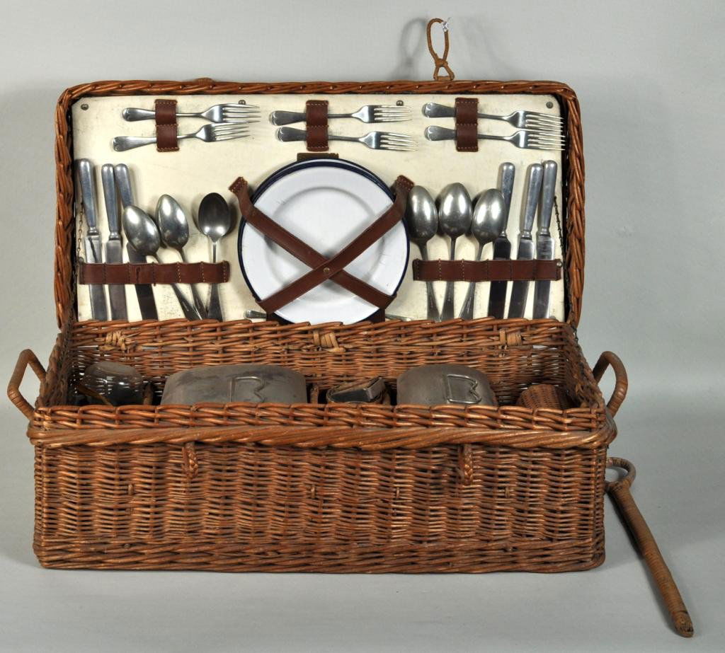 285 Vintage Coracle Wicker Picnic Basket