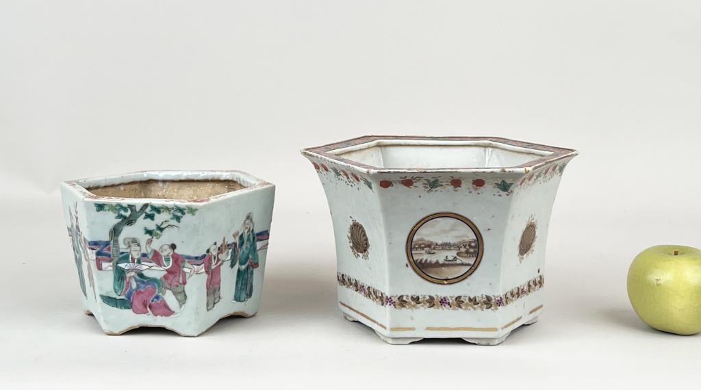 Two Chinese Export Porcelain Hexagonal Planters (1 of 11)
