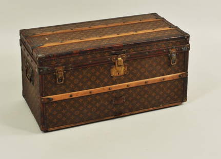 Vintage Louis Vuitton Small Steamer Trunk: Vintage Louis Vuitton small steamer trunk with original label in interior, 1 Rue Scribe, Paris, Louis Vuitton, 149 New Bond St., London, having one removable three sectioned tray, interior and tray li