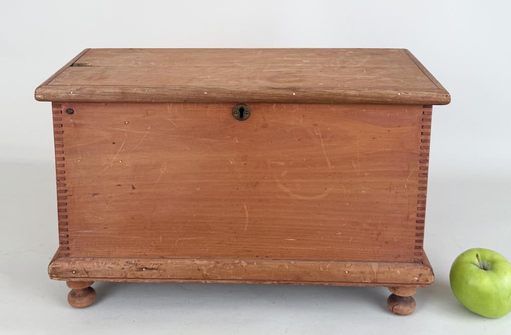 Vintage Miniature Turned Leg Poplar Blanket Chest: 11" high, 17 1/2" wide, 8" deep. Age and use wear, light soiling. Property from the Estate of Bobbie Hainline Howrey.