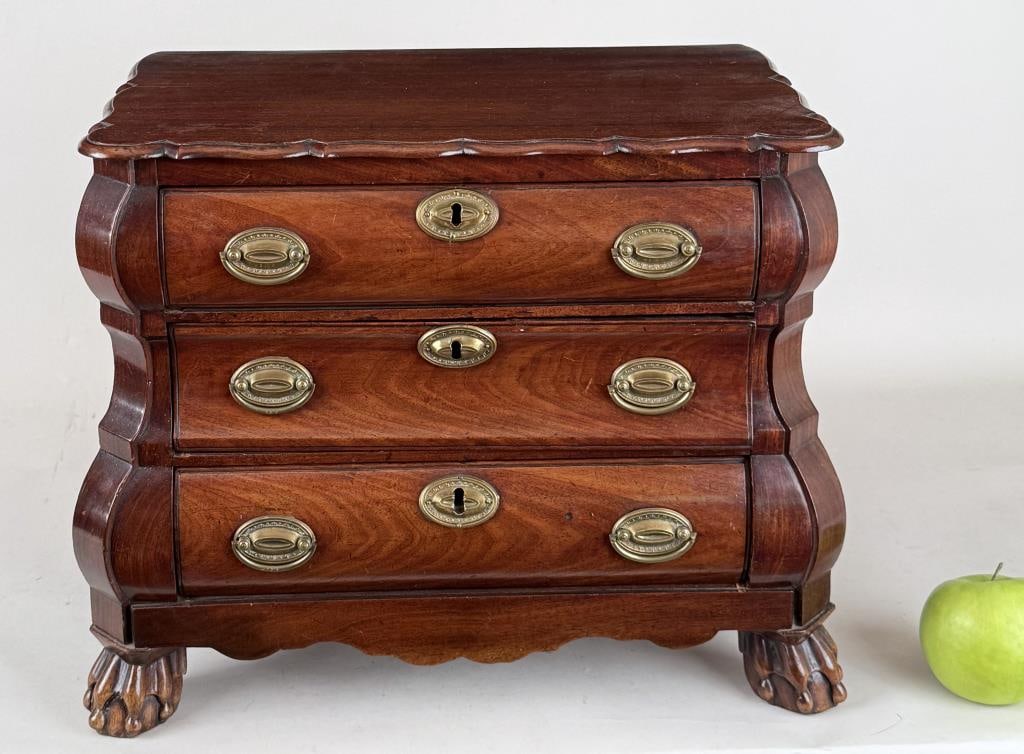 Early Dutch Bombe Paw Foot Miniature Chest (1 of 9)
