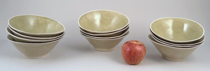 Twelve Wonki Ware Footed Bowls