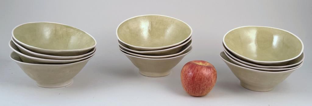 Twelve Wonki Ware Footed Bowls (1 of 7)