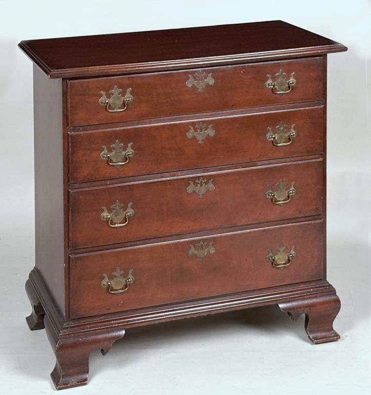 Chippendale Style Mahogany Four Drawer Chest (1 of 15)