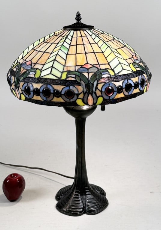 Tiffany Style Stained Glass Table Lamp (1 of 4)