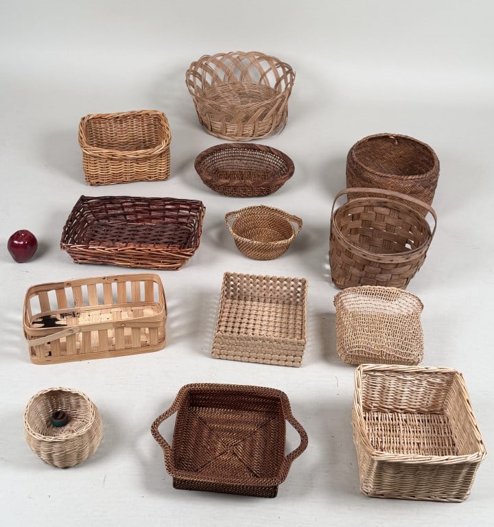 Group Thirteen Baskets, Including Choctaw (1 of 5)