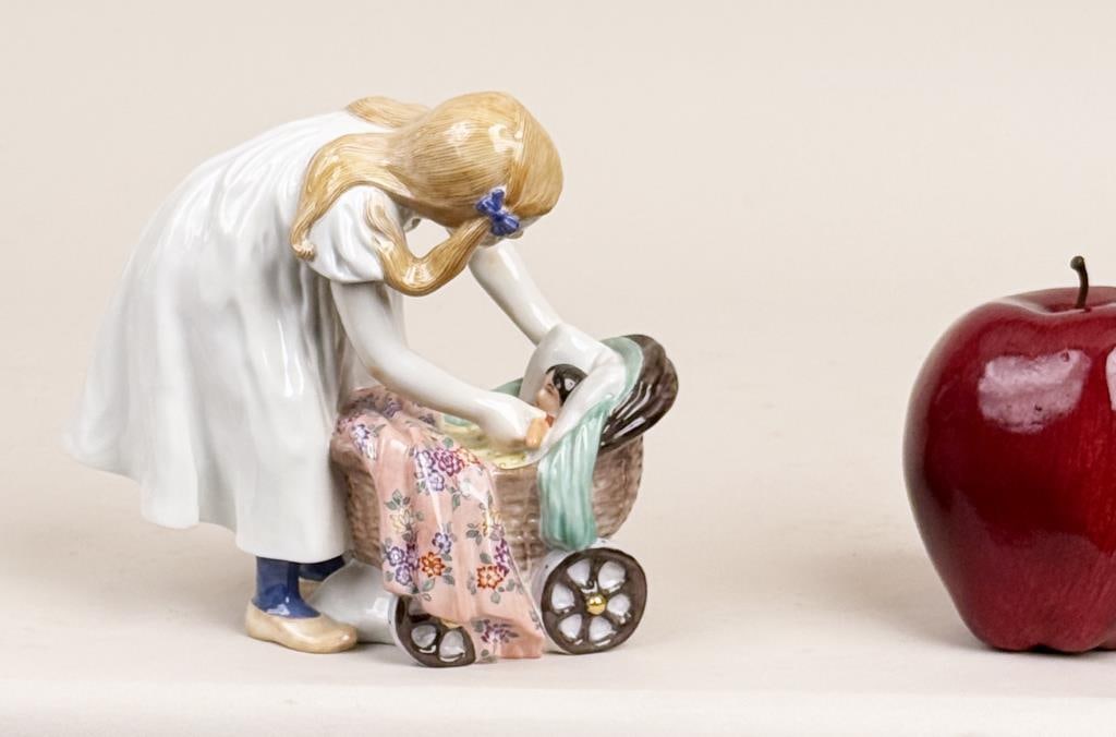 Meissen Hentschel Girl & Carriage Porcelain Figure (1 of 7)