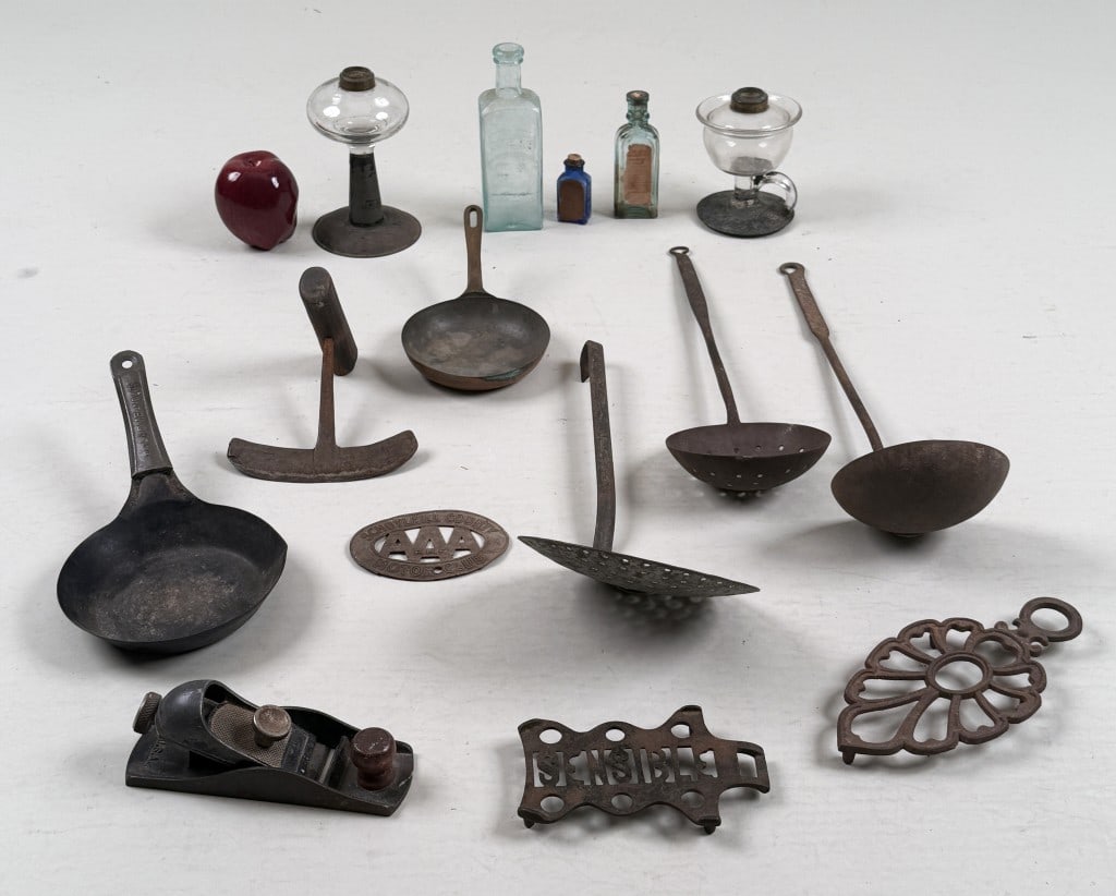 Group Antique Country Tole & Other Wares (1 of 6)