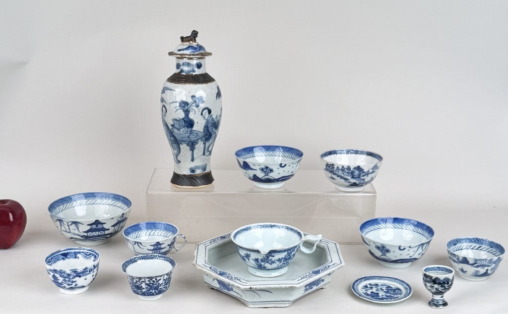 Group Chinese B/W Porcelain Wares (1 of 20)