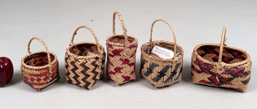 Five Chocktaw Native American Baskets (1 of 7)