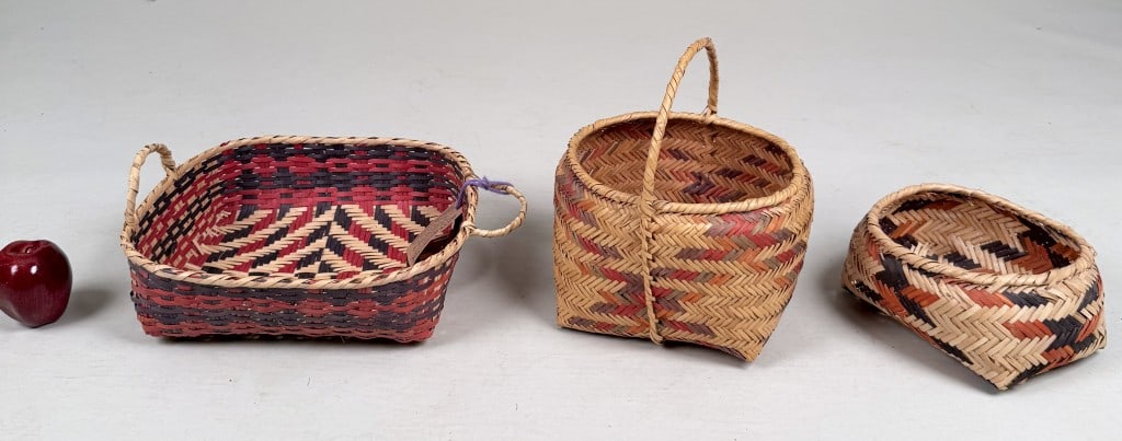 Three Chocktaw Native American Baskets (1 of 8)