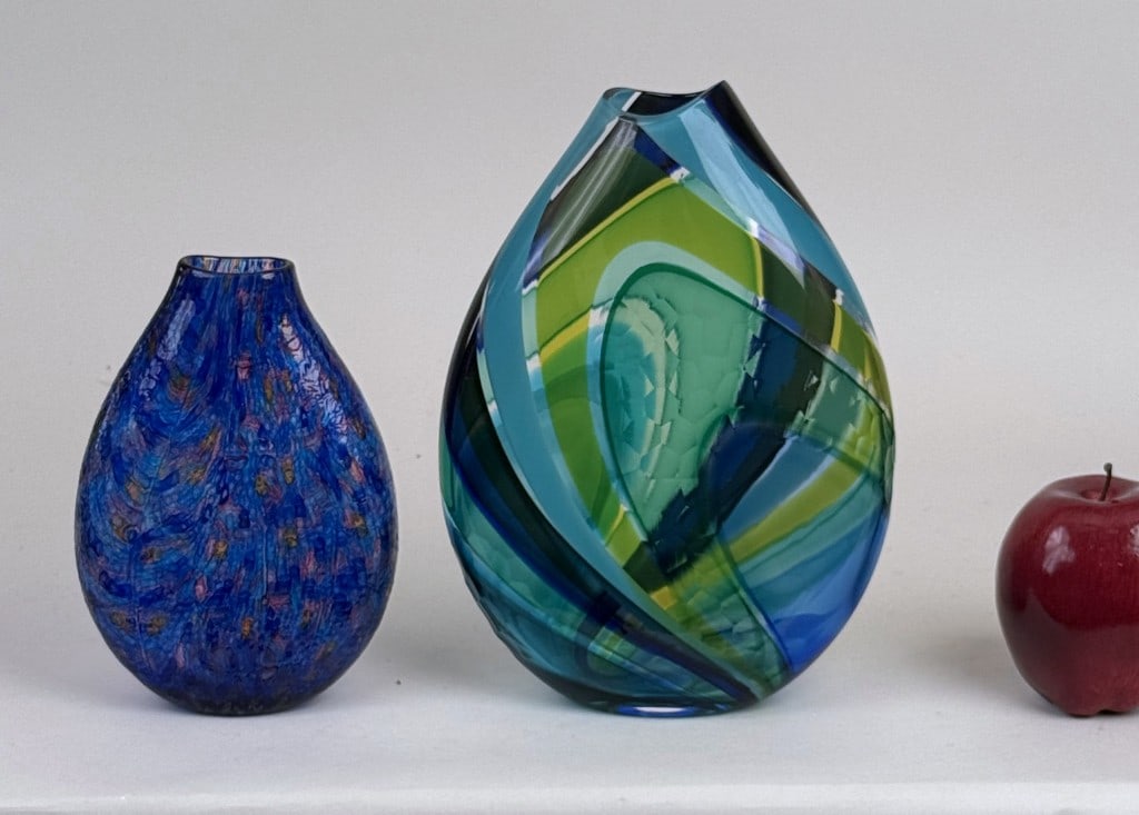 Two J. P'An Art Glass Vases: attributed to Jeffrey P'an (American, CT, 20th/21st century), illegibly signed on bases. Larger: 9/38" high, 6 3/4" wide, 2 1/4" deep.