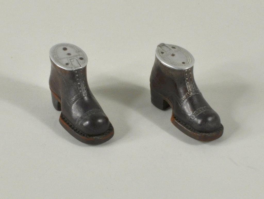 Pair Hand Tooled Leather Shoe Form Snuff Boxes: Two pair of hand tooled leather shoe form snuff boxes, 19th century, with metal lids, one with tag in interior from Pebble Hill Plantation Thomasville, Georgia. 1 7/8" high, 2 7/8" long. Condition: on