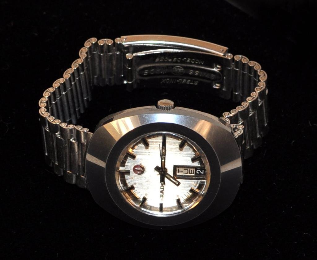 Men's Vintage Stainless Steel Rado Diastar Watch: Mens' vintage stainless steel Rado Diastar watch, 20th C., with steel band, measurements: band approximately 5 1/2" long (closed), case 1 3/4 " high, 1 1/2" wide. Condition: nicks and scratches to cry